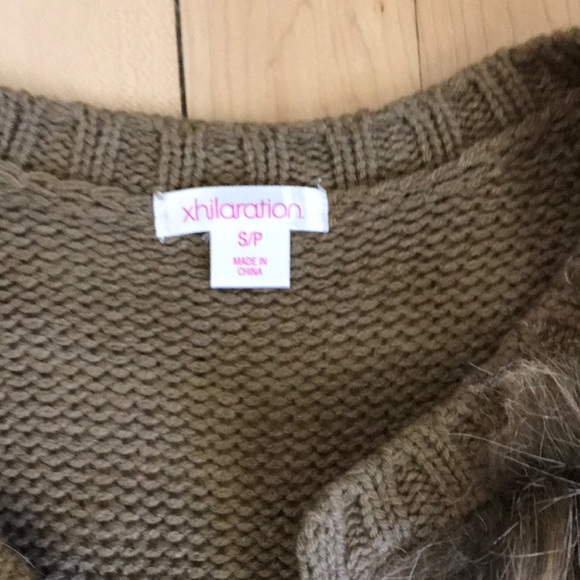 Faux Fur Vest - Picture 2 of 3